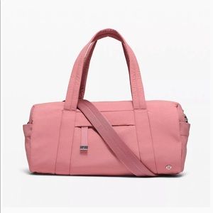 Lululemon On My Level Barrel Bag 16L